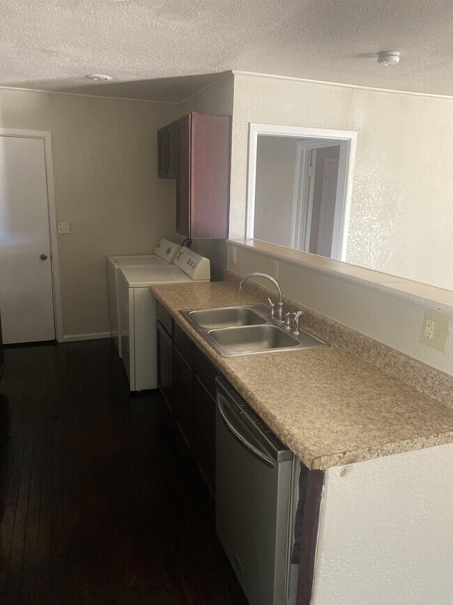 Building Photo - 119 Cox Dr