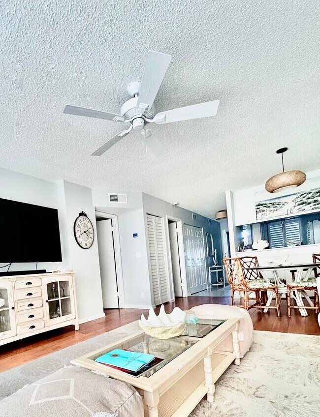 Building Photo - 353 S US Hwy 1