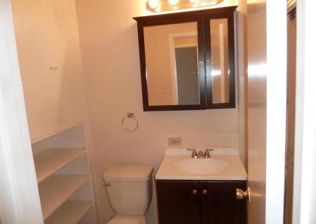 Building Photo - 1111 Arlington Blvd