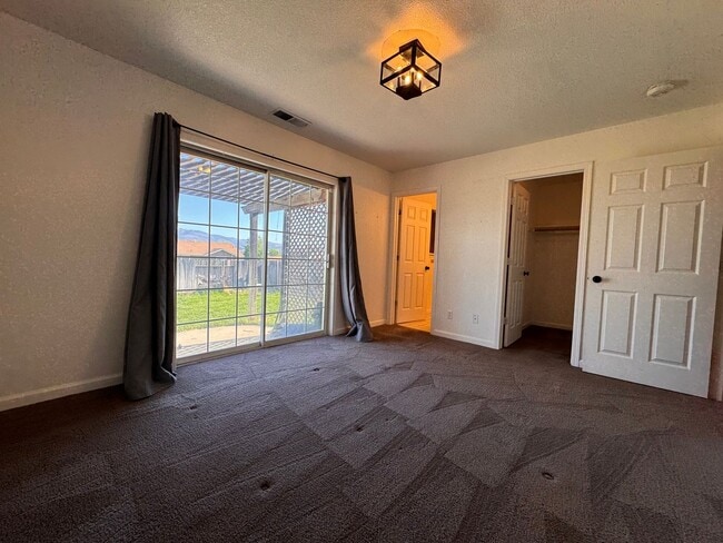 Building Photo - 1130 Shadow Mountain Dr