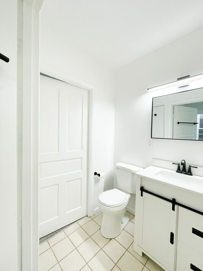 Building Photo - AVAILABLE MAY 2026 - Completely Renovated 2 Bedroom Home!