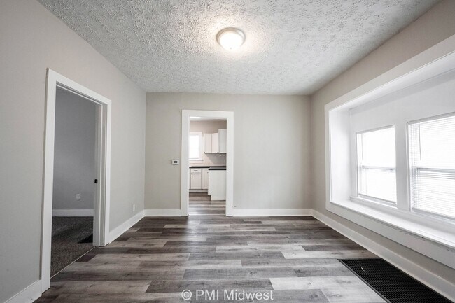 Building Photo - Charming 2 Bed, 1 Bath Rental in Indianapolis!