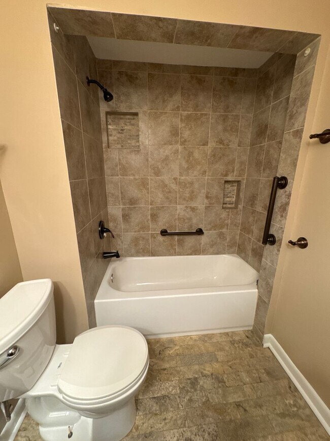 Building Photo - Charming 3BR Near MTSU & Downtown Murfreesboro