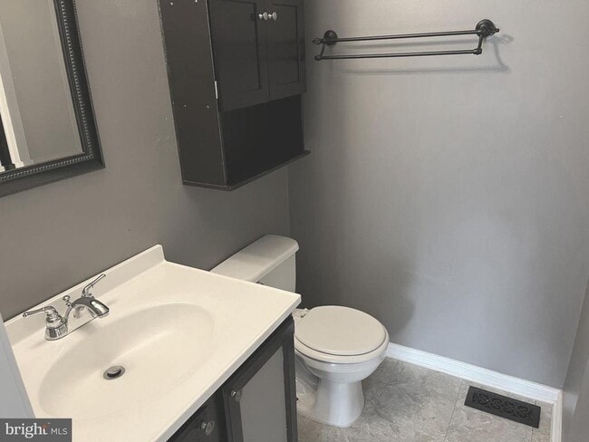 Building Photo - 32 Wyckwood Ct