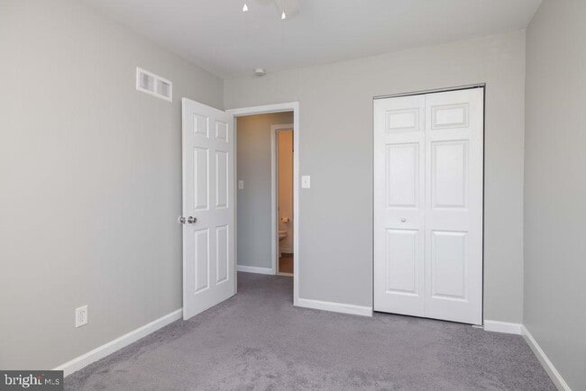 Building Photo - 3206 Emerald Pl