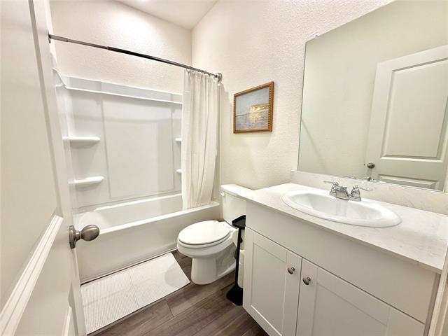Building Photo - 2104 Mdw Pk Dr