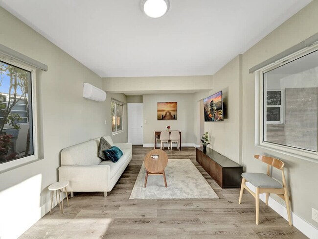 Building Photo - 3208 NE 9th St