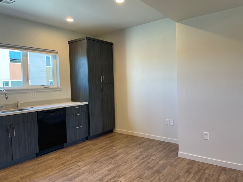 Building Photo - 225 Green Leaf Street