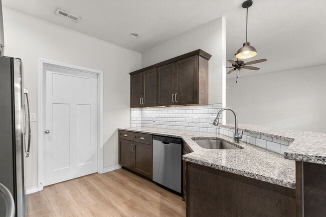 Building Photo - NEW LUXURY 3 BED 2 BATH 2 CAR GARAGE DUPLEX