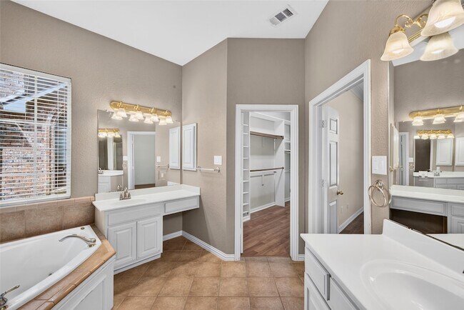 Building Photo - 8701 Mandevilla Dr