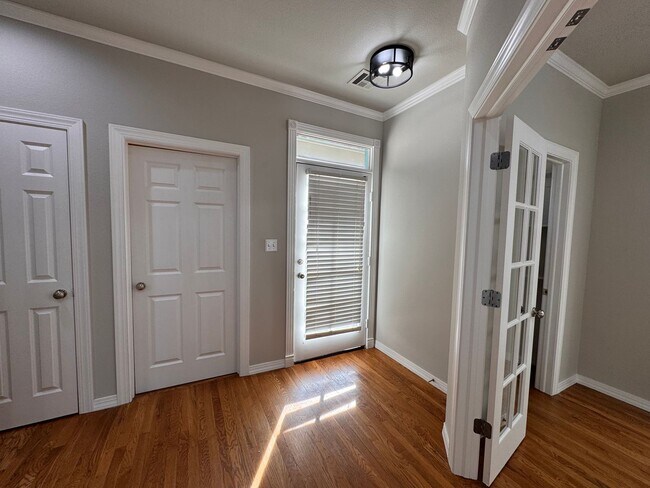 Building Photo - Immaculete 4 bedroom 2 bath in Jenks!