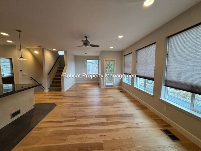 Building Photo - 1320 Thompson St