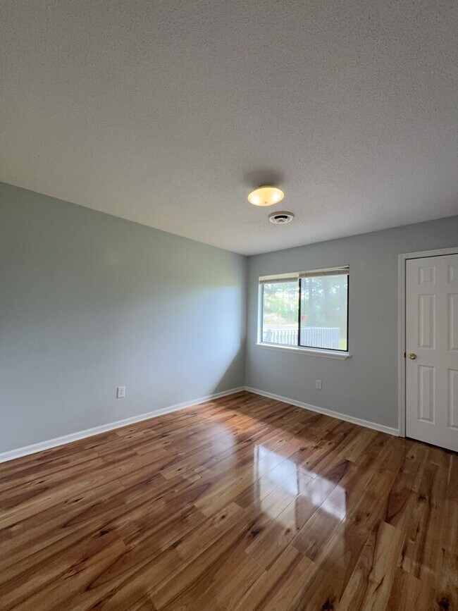 Building Photo - 110 Elwood Rd