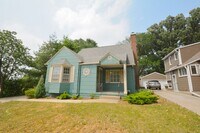 Building Photo - Beautiful 4 Bedroom With Modern and Unique...