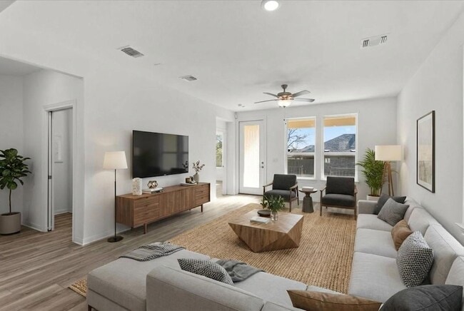 Building Photo - 813 Saratoga Ln