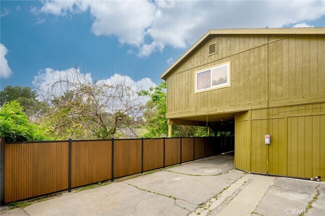 Primary Photo - 10377 McBroom St