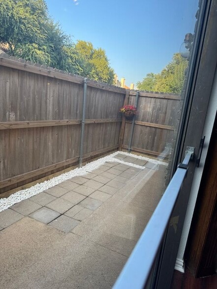 Building Photo - 883 Dublin Dr