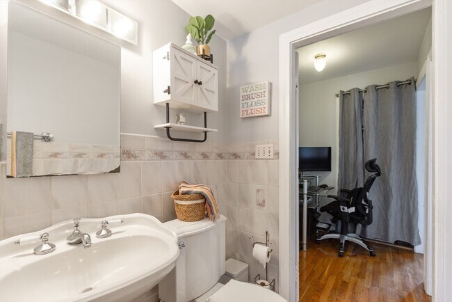 Building Photo - 36-38-38 Priesing St