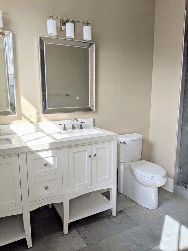 Building Photo - Luxurious Cheshire Village Town-home!