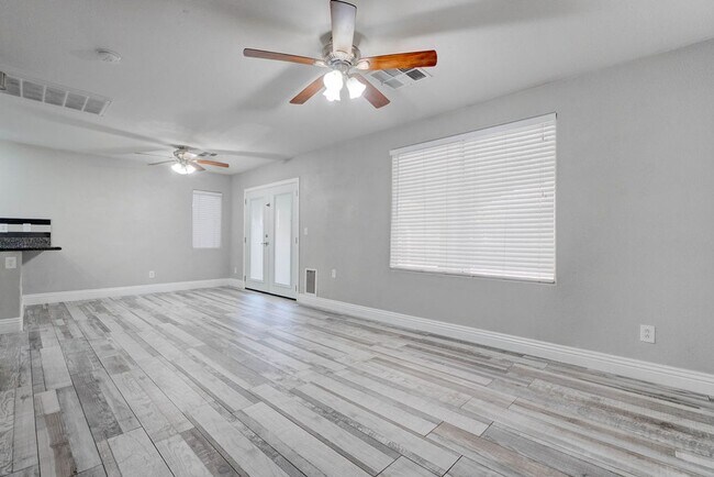 Building Photo - 6469 Abbey Door Ct