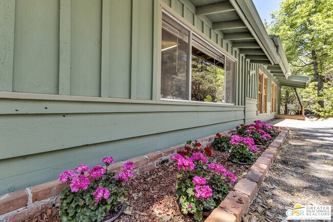 Building Photo - 25465 Seneca Dr