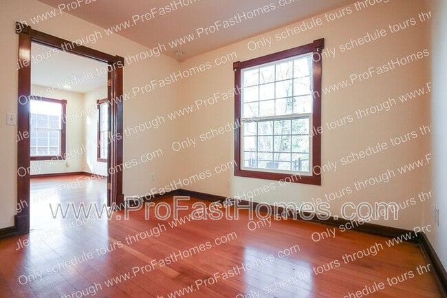 Building Photo - 3232 N Michigan Ave