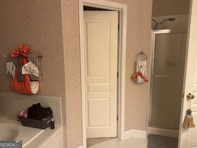 Building Photo - 421 Creekside Dr