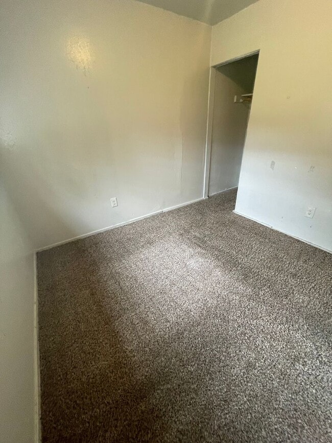 Building Photo - Large 4 Bed Home in West Shreveport