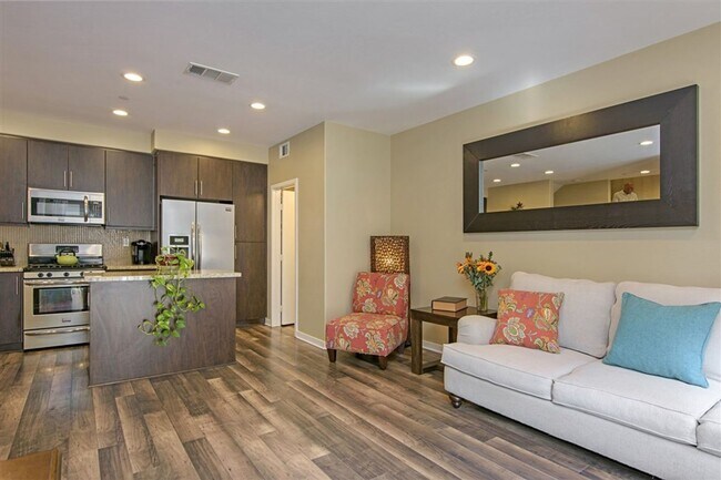 Building Photo - Spacious 2 Bedroom + Office/Den Townhome in Beautiful San Marcos, CA
