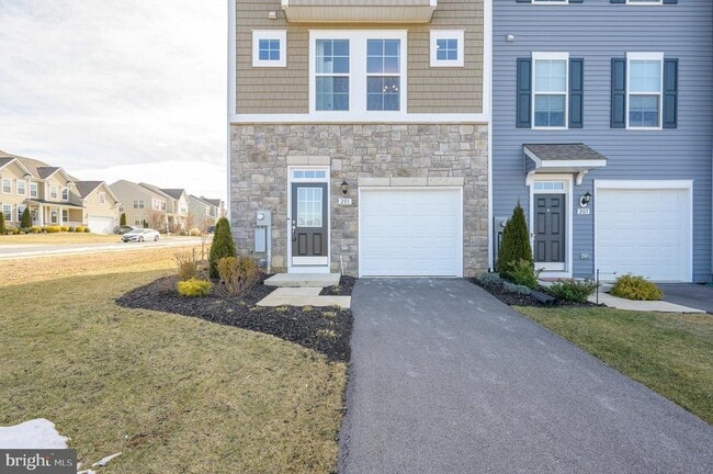 Building Photo - 201 Hillsdale Pl