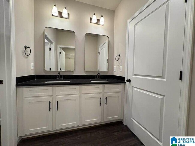 Building Photo - 4401 Lennox Pl