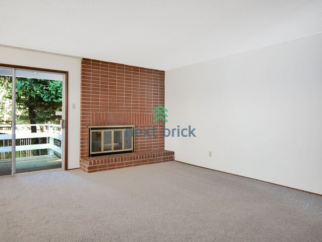 Building Photo - 3 Bedroom 2 bathroom Home for Rent!