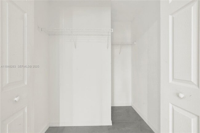 Building Photo - 1637 SE 30th St