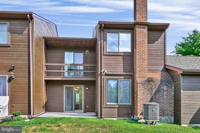 Building Photo - 1702 Village Rd
