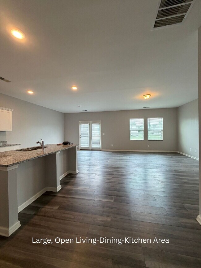 Building Photo - Spacious 5BR Home with Loft in Swim Community