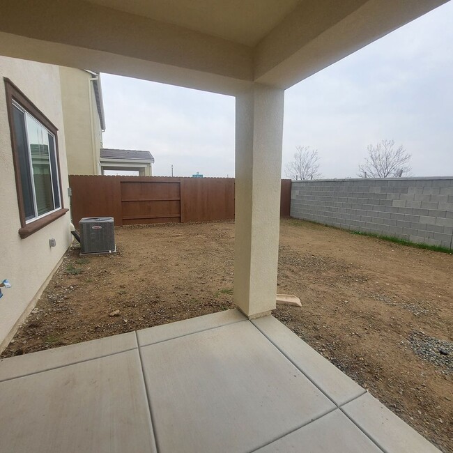 Building Photo - Newer Lennar built 4 Bedroom, 3 full bath ...