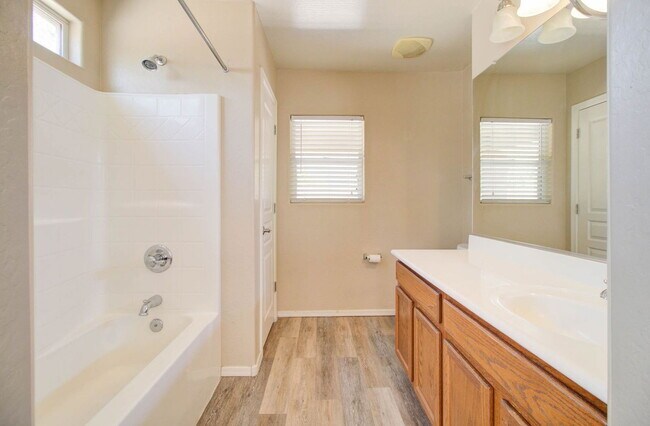 Building Photo - 41375 W Cahill Dr