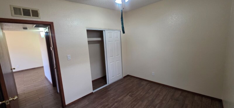 Building Photo - 1041 N Mesa Dr