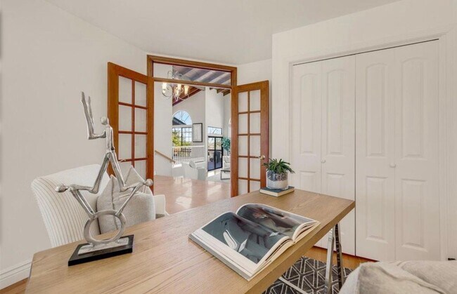 Building Photo - Luxury Golf Course Living in Ridgemark Country Club