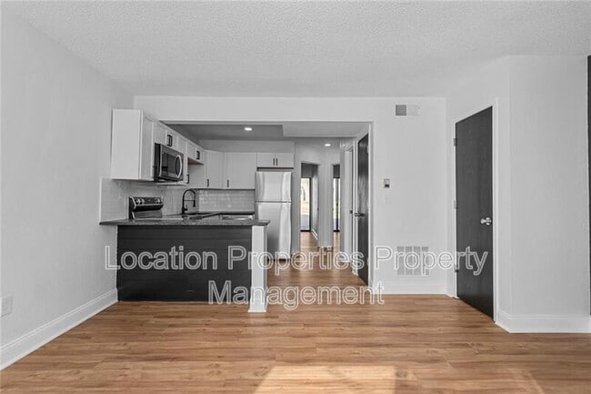 Building Photo - 1502 W 25th Ct