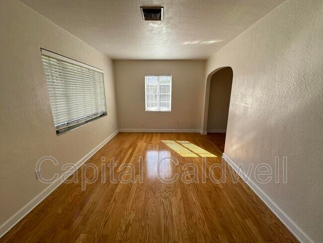 Building Photo - 18 N Meteor Ave