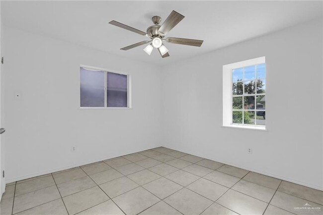 Building Photo - 1307 E Helmer St