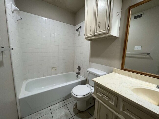 Building Photo - Affordable 2-Bedroom in South Lubbock