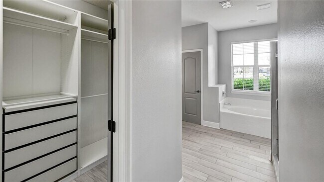 Building Photo - 3833 Siskin Dr
