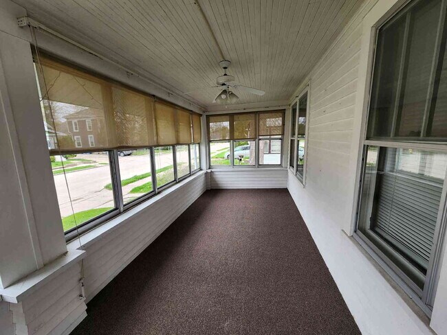 Building Photo - Character Home in NICE Neighborhood