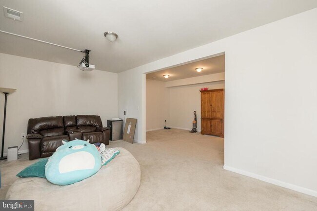 Building Photo - 155 Schramm Lp