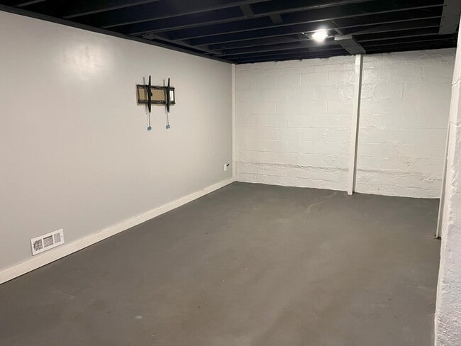 Building Photo - 7110 Woodson St