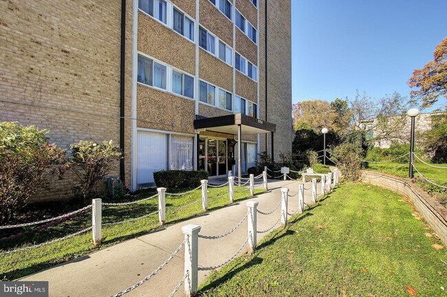 Building Photo - 9250 Edwards Way