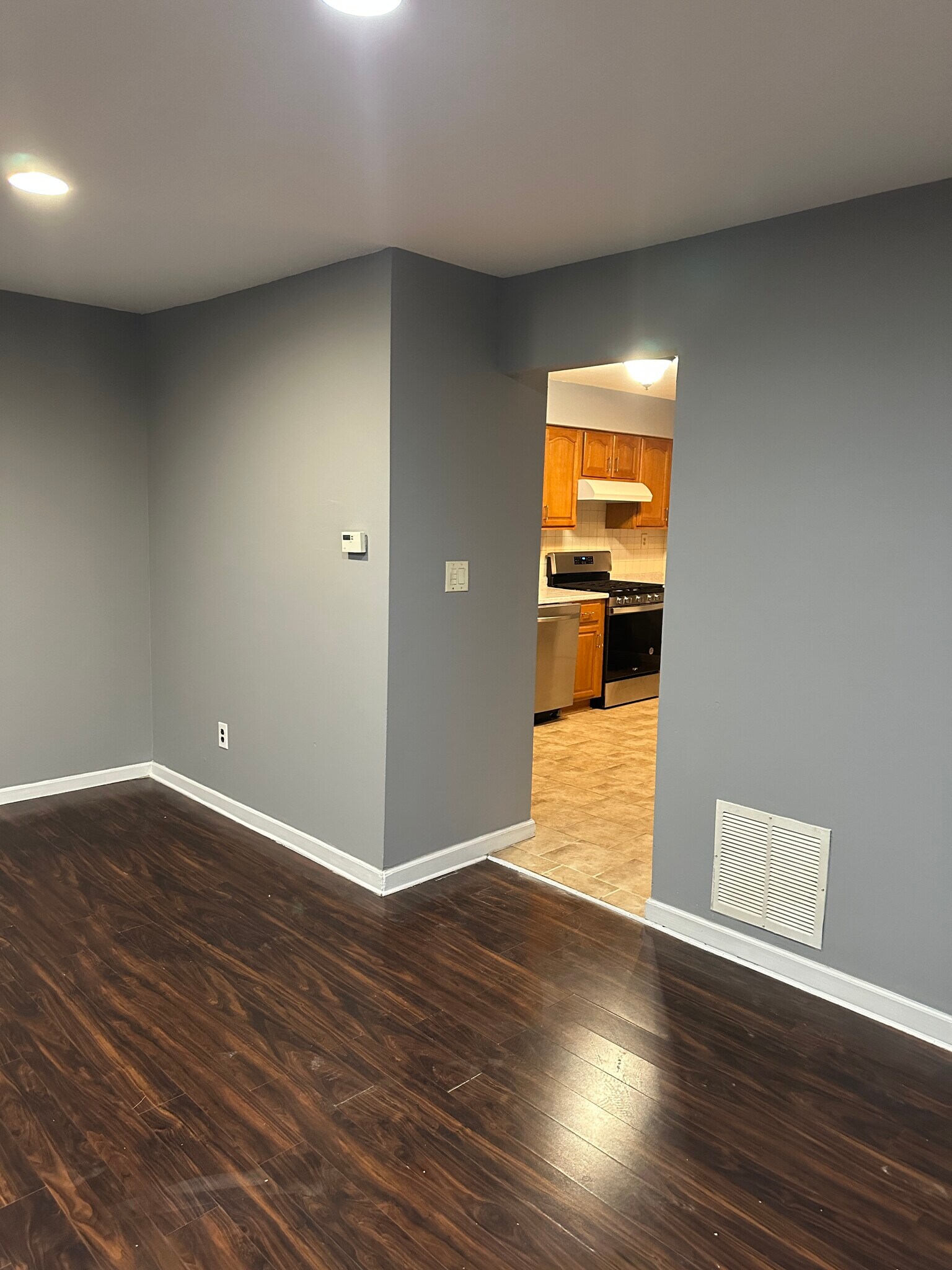 Building Photo - 209 Maple Hill Dr