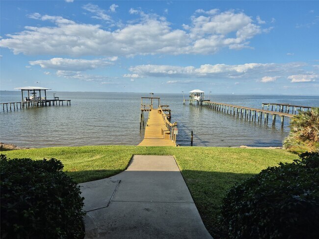 Building Photo - 402 1/2 Avenue A